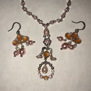 Women’s necklace & earring set